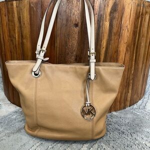 Michael Kors Jet Set Travel Leather Tote Shoulder Bag Purse Tan Camel Handbag